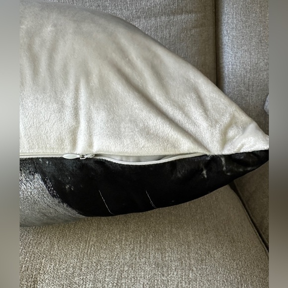 Z Gallerie Modern Silver, black, ivory 24”x24”pillow cover set of 2. - Picture 11 of 11